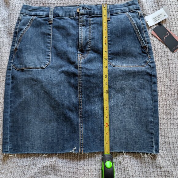 Jen7 by 7 For All Mankind Demin Pencil Skirt - Size 8 - Picture 4 of 8